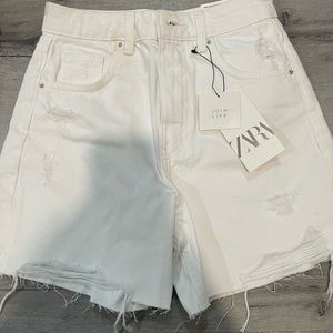 White Zara shorts with tags